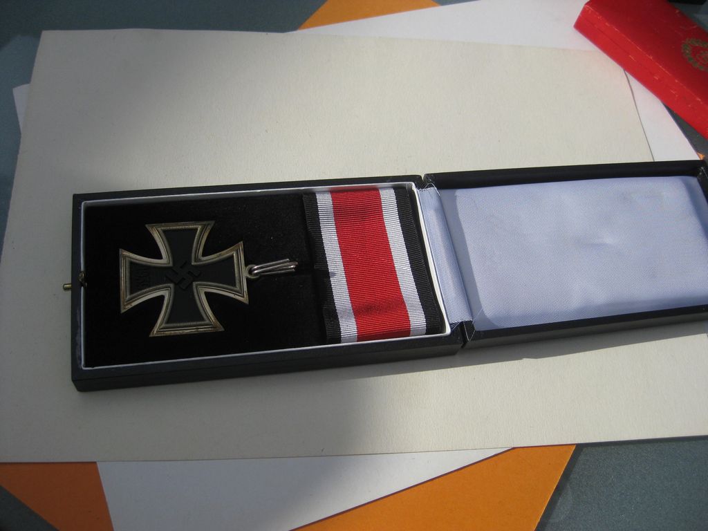 Ritterkreuz des Eisernen Kreuzes im Verleihungsetui - Sammleranfertigung-  !!!!NACH 1945!!!!