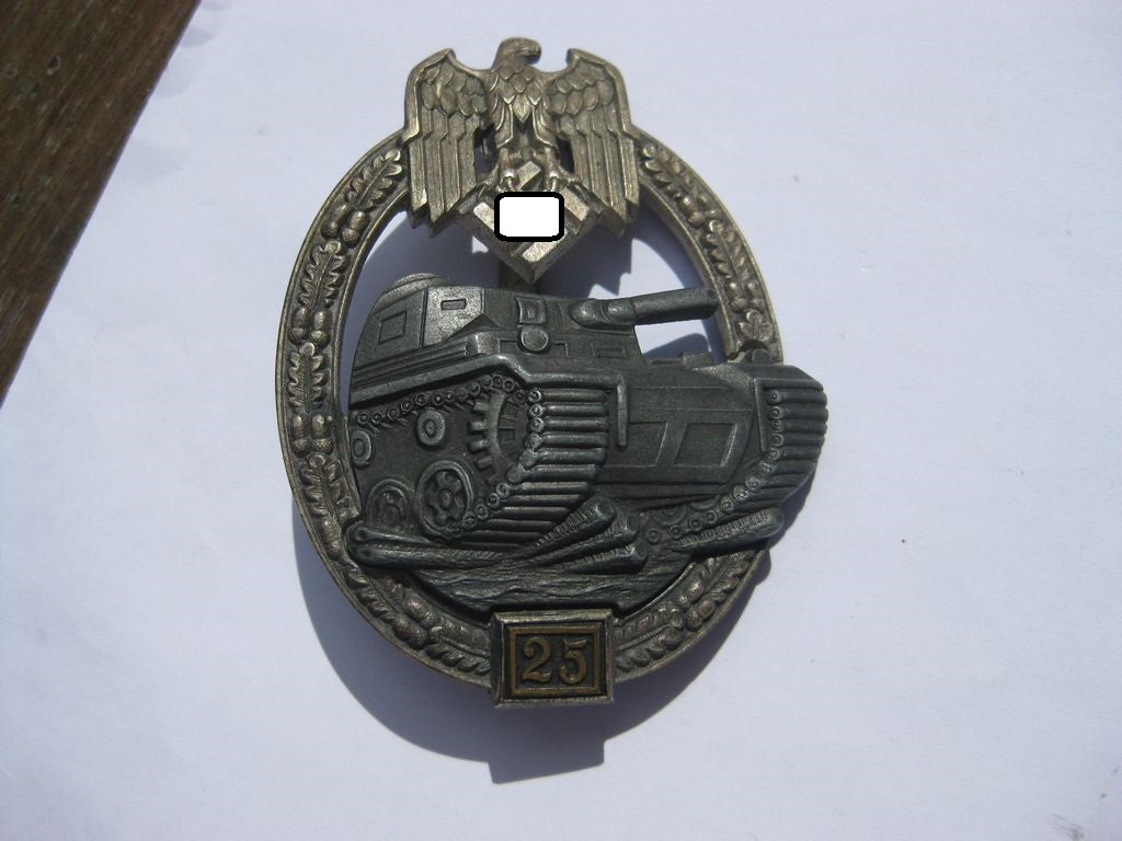 Panzerkampfabzeichen in Silber mit EINSATZZAHL "25"