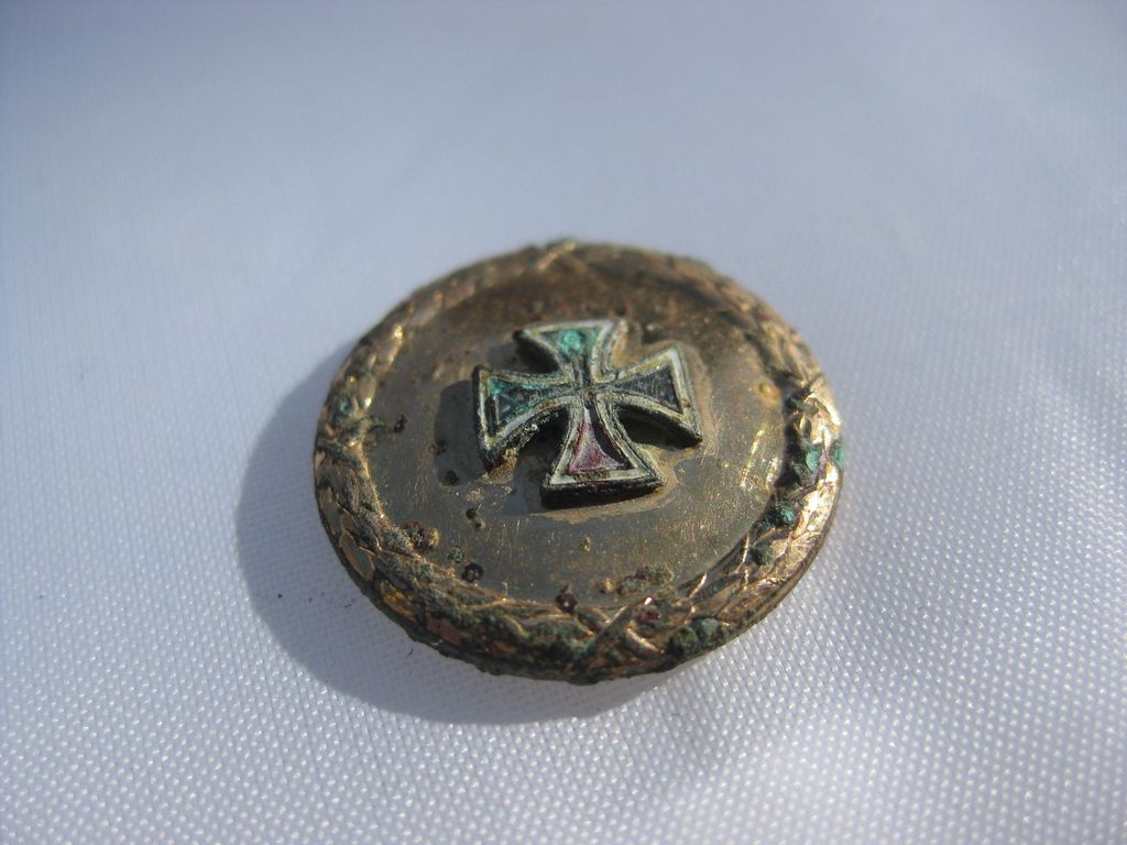 Eisernes Kreuz 2.Klasse 1813 (EK2/13) Miniatur auf Knopf ?? -Bodenfund-