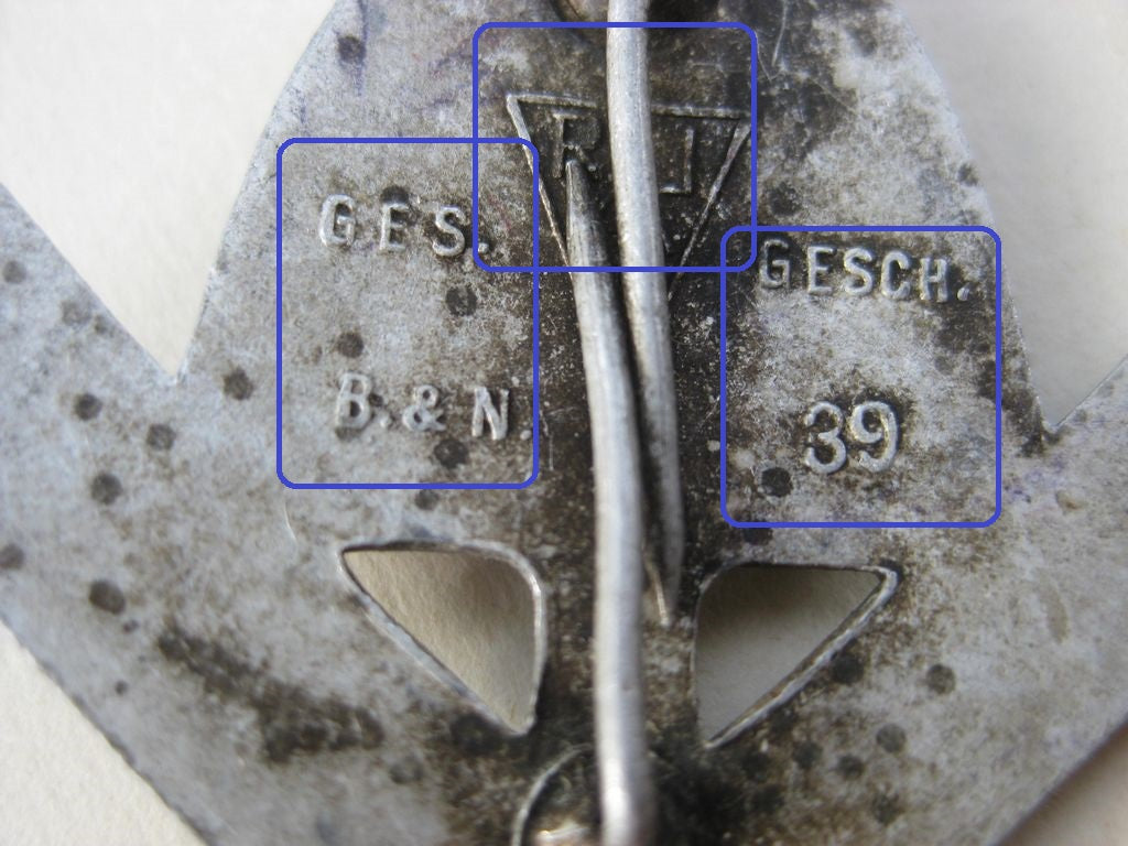 Mützenabzeichen für Mannschaften des Reichsarbeitsdienst (RAD) Mit Uniformfoto 3.Reich
