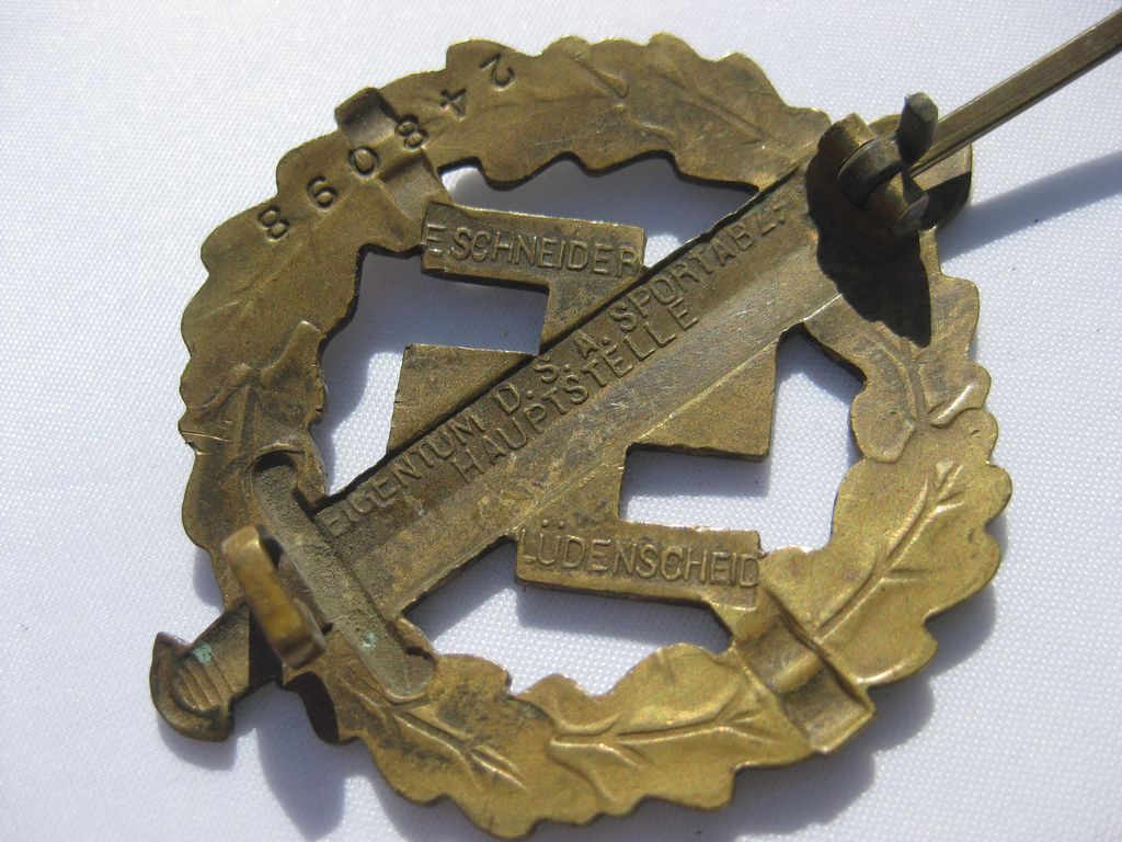 SA - Wehrsportabzeichen ( Typ 2 ) in Bronze Hersteller: "E. Schneider in Lüdenscheid "