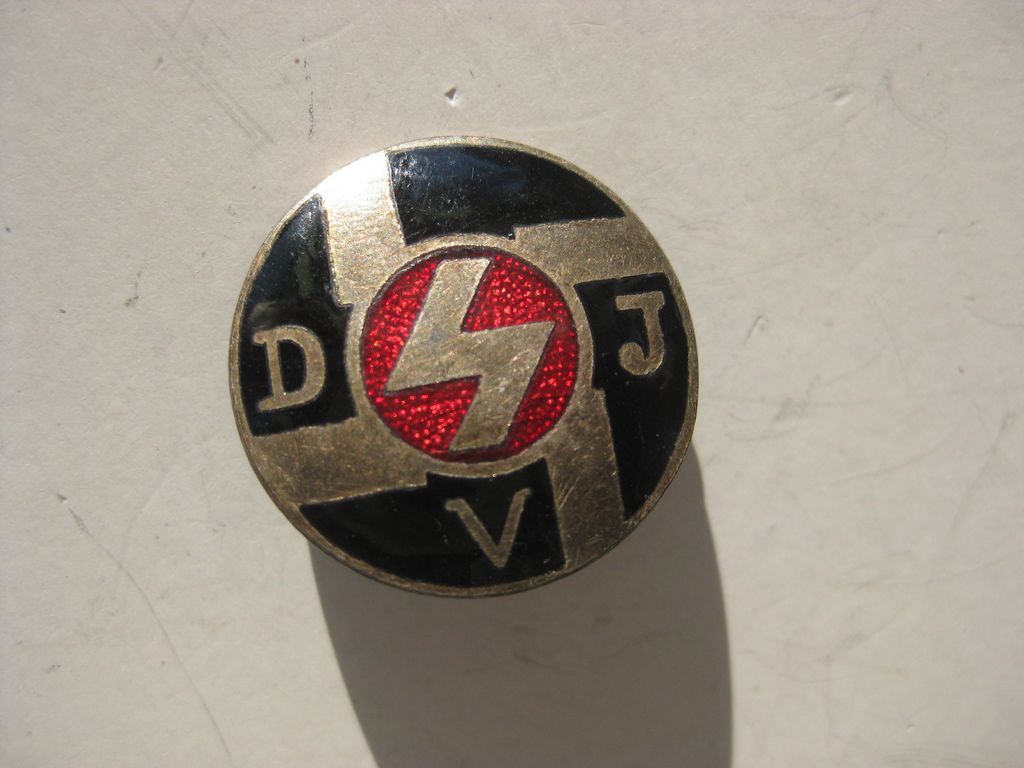Hitlerjugend Deutsches Jungvolk (HJ) (DJ) - Mitgliedsabzeichen - 2.Modell MIT dem Buchstaben V