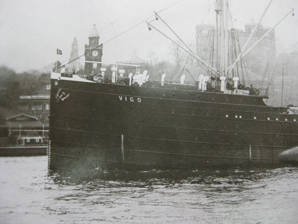 Foto Wehrmacht SPERRBRECHER 10 Kriegsmarine Handelsschiff Hamburg Howaldtswerke in Kiel Schiffsbild