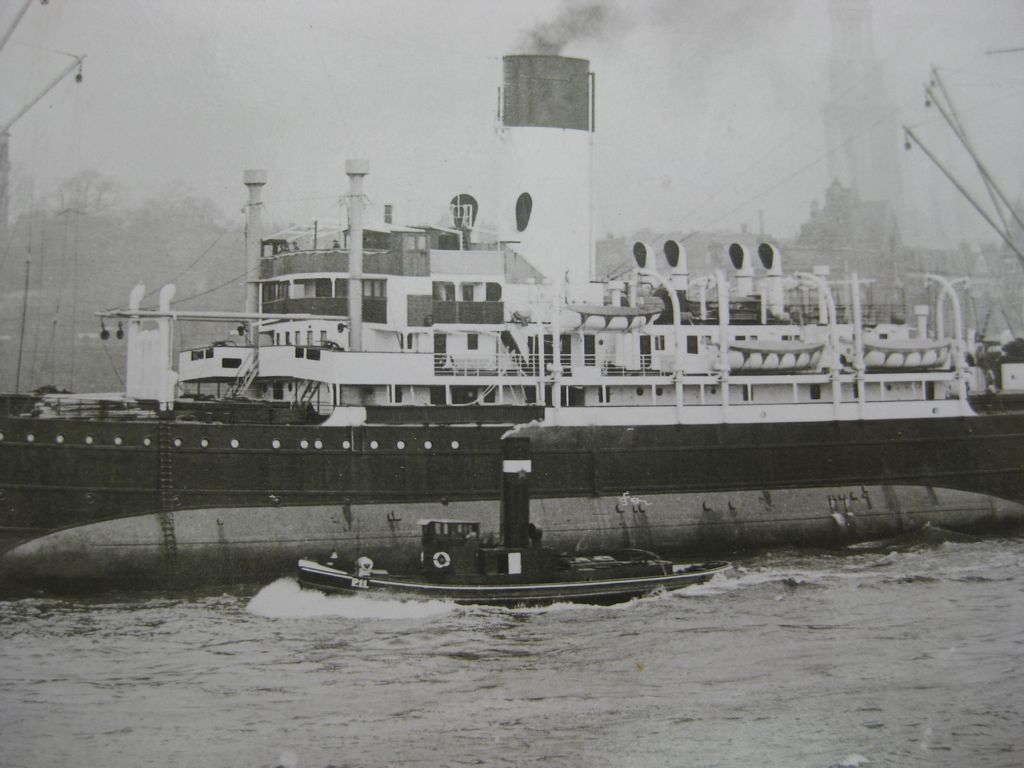Foto Wehrmacht SPERRBRECHER 10 Kriegsmarine Handelsschiff Hamburg Howaldtswerke in Kiel Schiffsbild