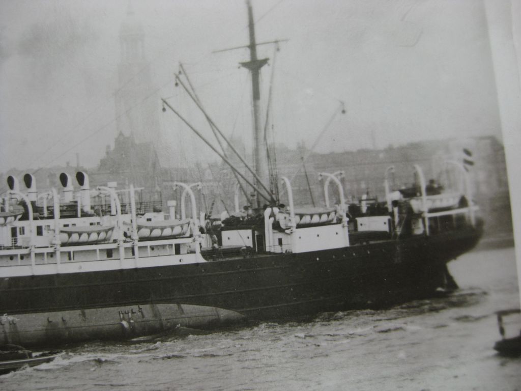 Foto Wehrmacht SPERRBRECHER 10 Kriegsmarine Handelsschiff Hamburg Howaldtswerke in Kiel Schiffsbild