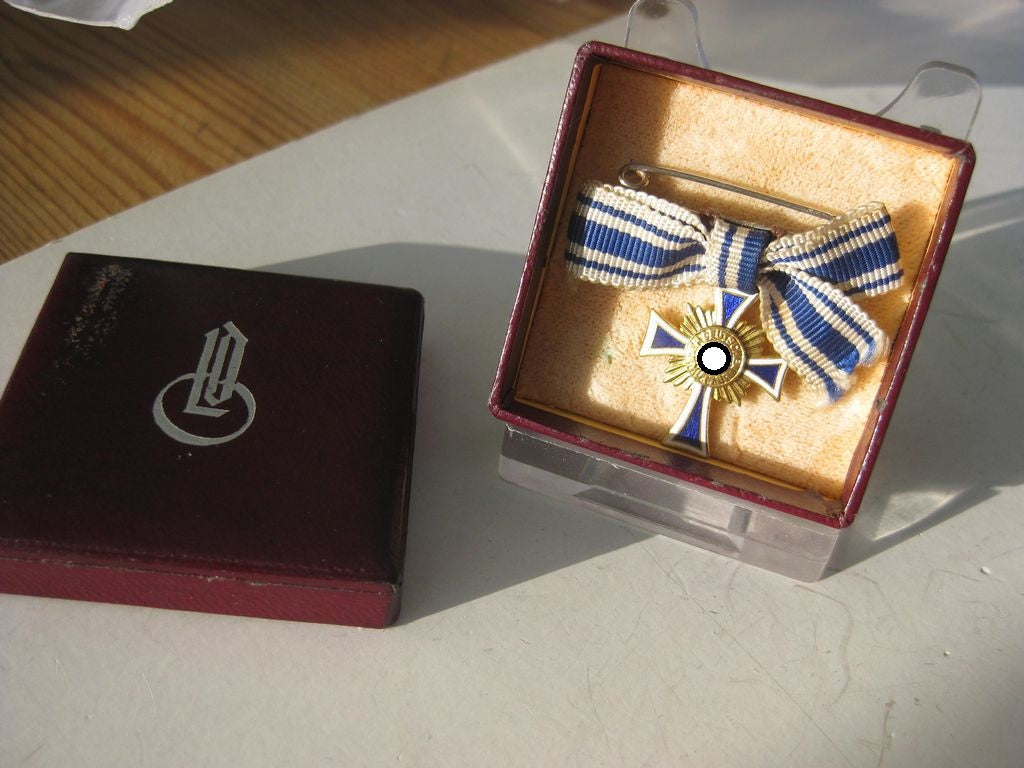 Mutterkreuz in Gold -Miniatur- in LDO Schachtel