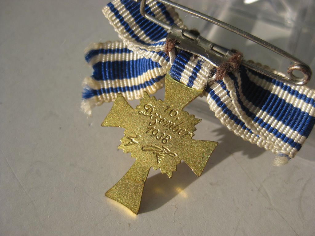 Mutterkreuz in Gold -Miniatur- in LDO Schachtel