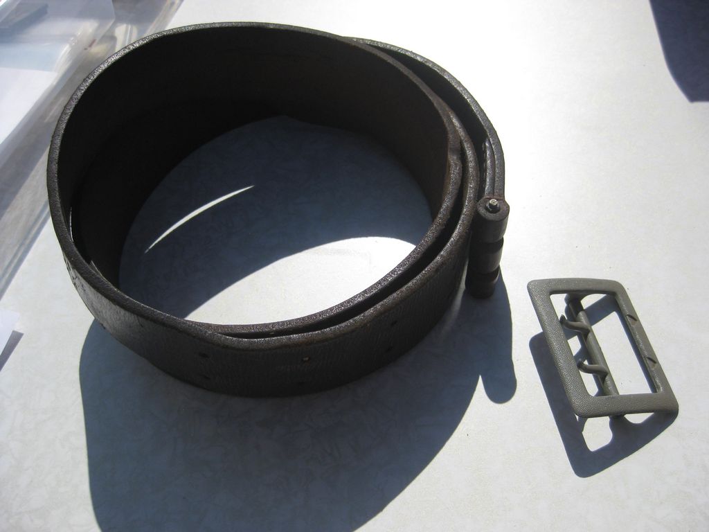 2 Dorn Riemen / Lederkoppel für Offiziere Wehrmacht